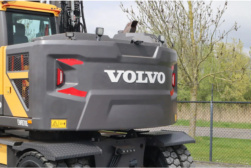 Wheel excavator Volvo EWR 170 E | ROTOTILT | BUCKET | DOZERBLADE | TRAILER HYDR: picture 7
