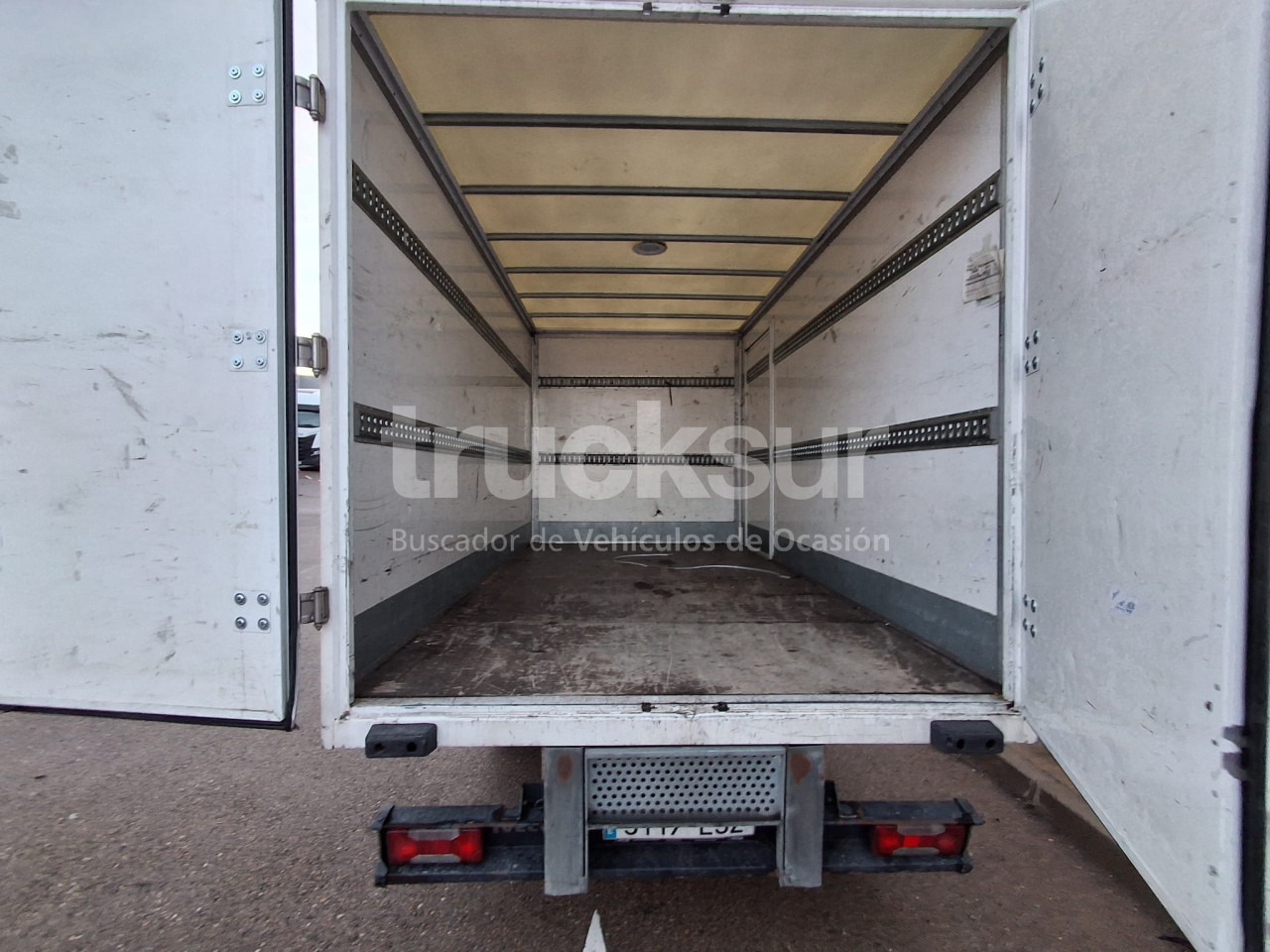 Box van IVECO DAILY 35C16 GV: picture 6