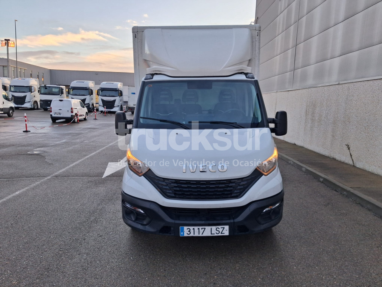 Box van IVECO DAILY 35C16 GV: picture 11