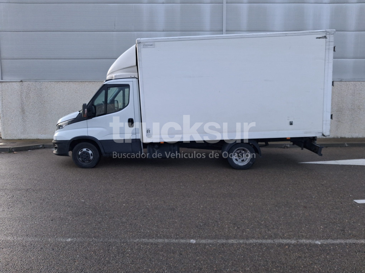 Box van IVECO DAILY 35C16 GV: picture 10