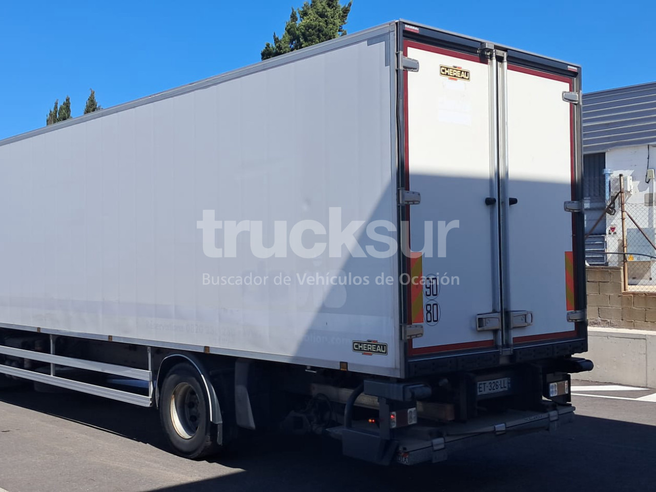 RENAULT D320.18 - Refrigerator truck: picture 4 RENAULT D320.18 - Refrigerator truck: picture 4