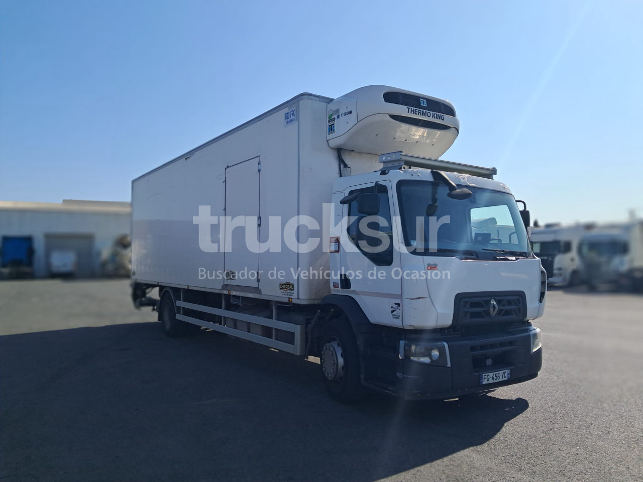 RENAULT D320.18 - Refrigerator truck: picture 2 RENAULT D320.18 - Refrigerator truck: picture 2
