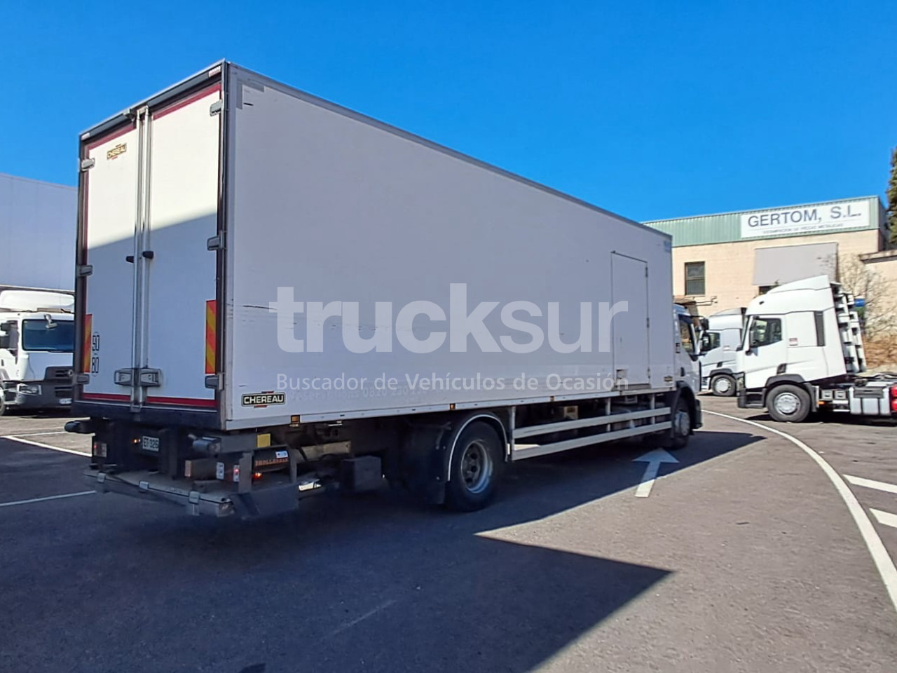 RENAULT D320.18 - Refrigerator truck: picture 3 RENAULT D320.18 - Refrigerator truck: picture 3