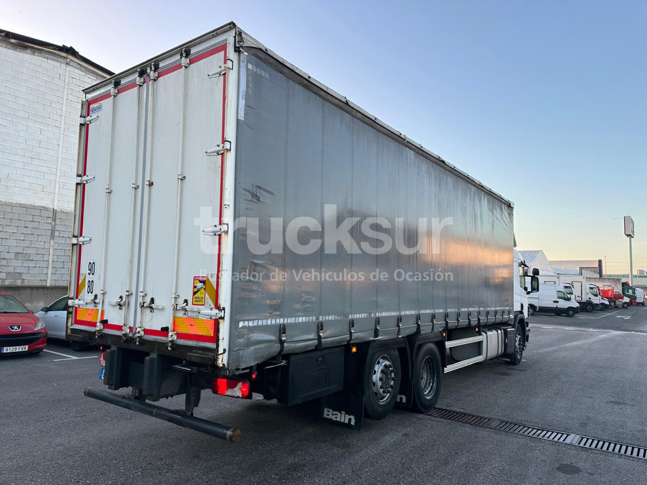 SCANIA P280.26 ejes 6x2*4 - Curtainsider truck: picture 4 SCANIA P280.26 ejes 6x2*4 - Curtainsider truck: picture 4