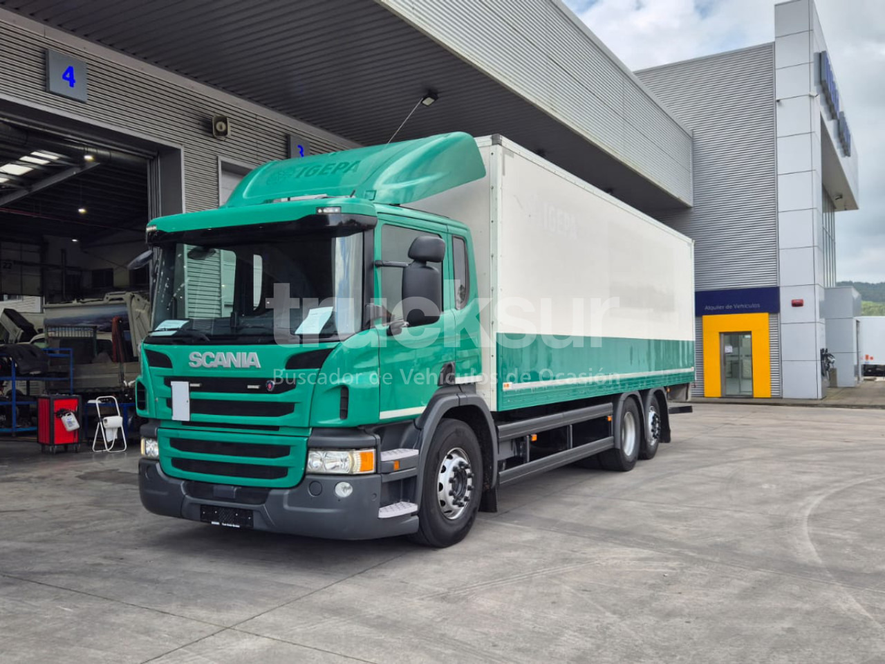 SCANIA P320.26 ejes 6x2*4 - Curtainsider truck: picture 1 SCANIA P320.26 ejes 6x2*4 - Curtainsider truck: picture 1