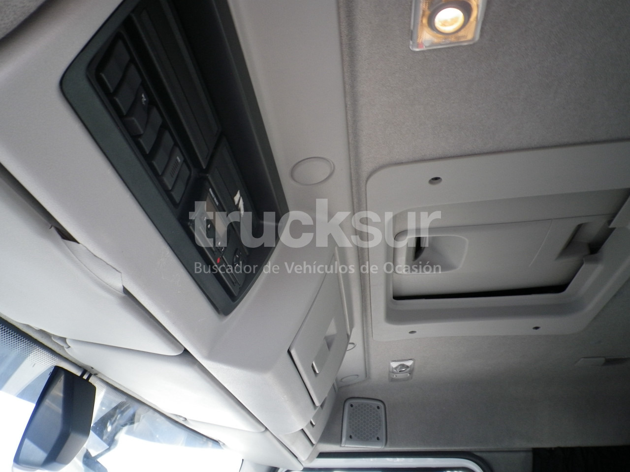Tractor unit RENAULT C430.18: picture 11
