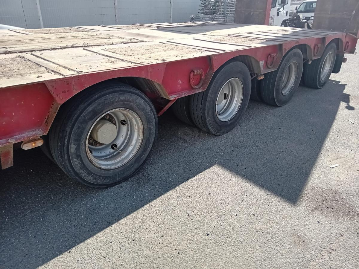 Castera - Low loader semi-trailer: picture 2 Castera - Low loader semi-trailer: picture 2