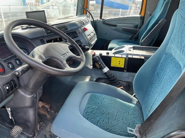 Interior photo 1: Hook lift truck DAF CF85 340