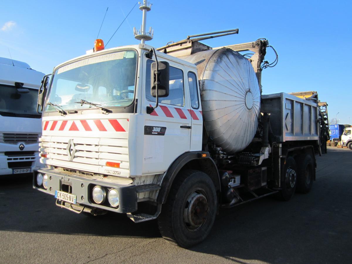 Renault G 300 - Asphalt distributor: picture 1 Renault G 300 - Asphalt distributor: picture 1