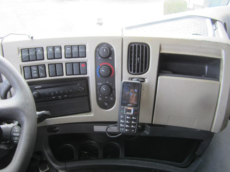 Tractor unit Renault Premium 460 DXI: picture 14