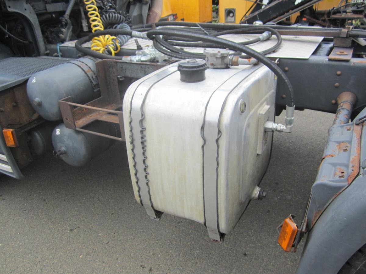 Tractor unit Scania R 480: picture 17