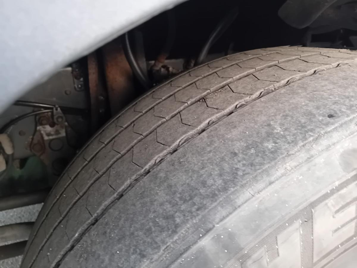 Volvo FH - Dropside/ Flatbed truck: picture 4 Volvo FH - Dropside/ Flatbed truck: picture 4