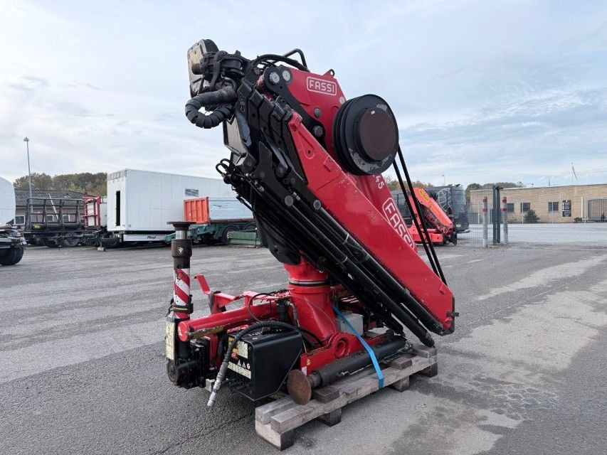 Fassi F245A.2.25 E-Dynamic Radio Remote / Crane - Crane truck: picture 2 Fassi F245A.2.25 E-Dynamic Radio Remote / Crane - Crane truck: picture 2