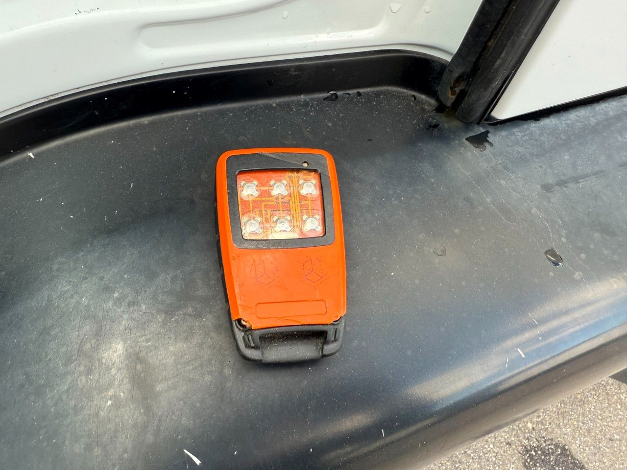 Refrigerator truck Iveco 180E32 Schmitz / Thermo King T-1200R Spectrum Iveco 180E32 Schmitz / Thermo King T-1200R Spectrum: picture 27