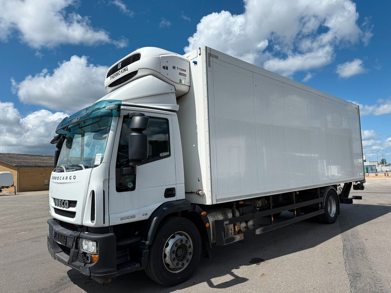Iveco 180E32 Schmitz / Thermo King T-1200R Spectrum Iveco 180E32 Schmitz / Thermo King T-1200R Spectrum - Refrigerator truck: picture 1 Iveco 180E32 Schmitz / Thermo King T-1200R Spectrum Iveco 180E32 Schmitz / Thermo King T-1200R Spectrum - Refrigerator truck: picture 1