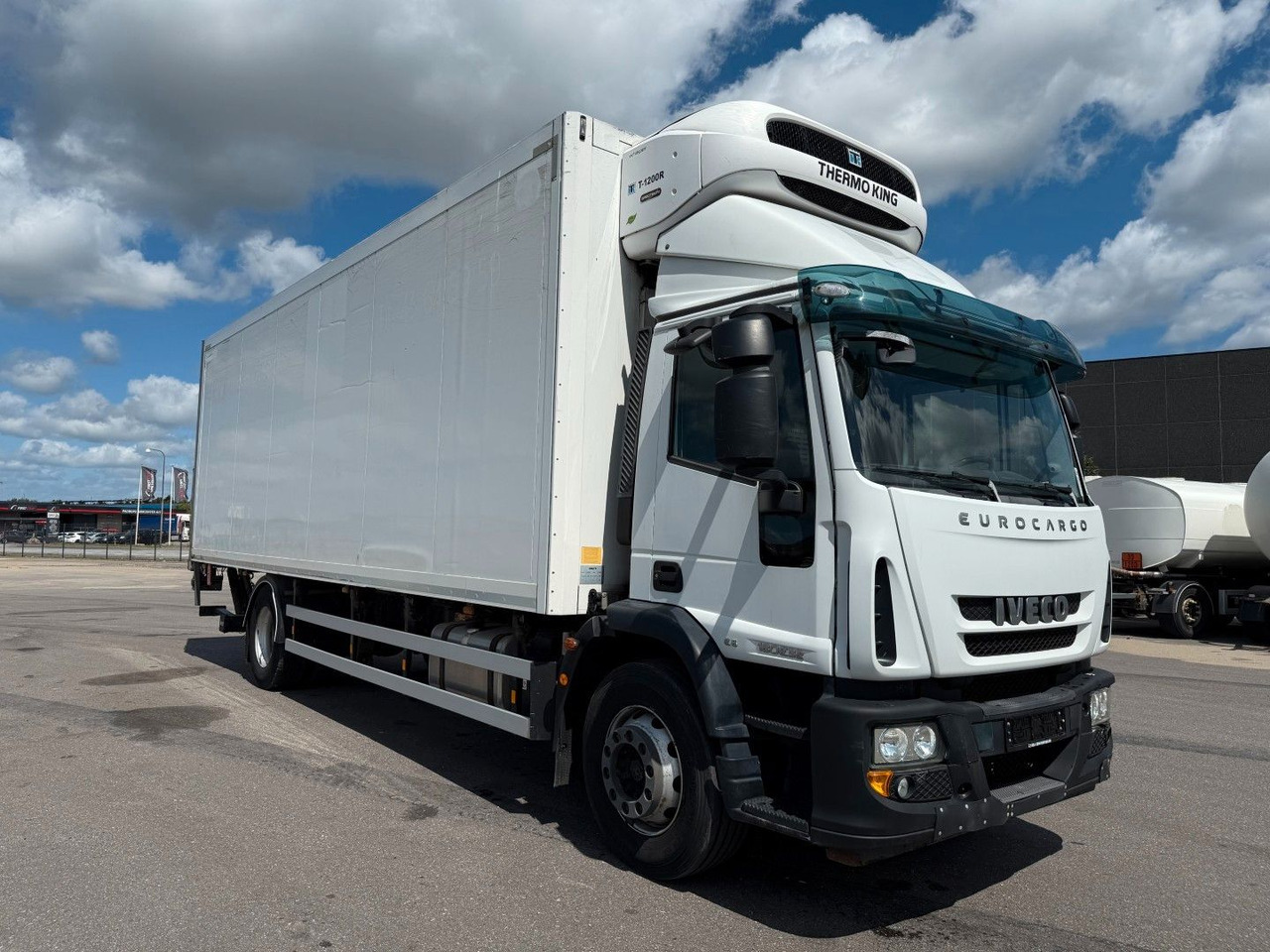 Iveco 180E32 Schmitz / Thermo King T-1200R Spectrum Iveco 180E32 Schmitz / Thermo King T-1200R Spectrum - Refrigerator truck: picture 2 Iveco 180E32 Schmitz / Thermo King T-1200R Spectrum Iveco 180E32 Schmitz / Thermo King T-1200R Spectrum - Refrigerator truck: picture 2