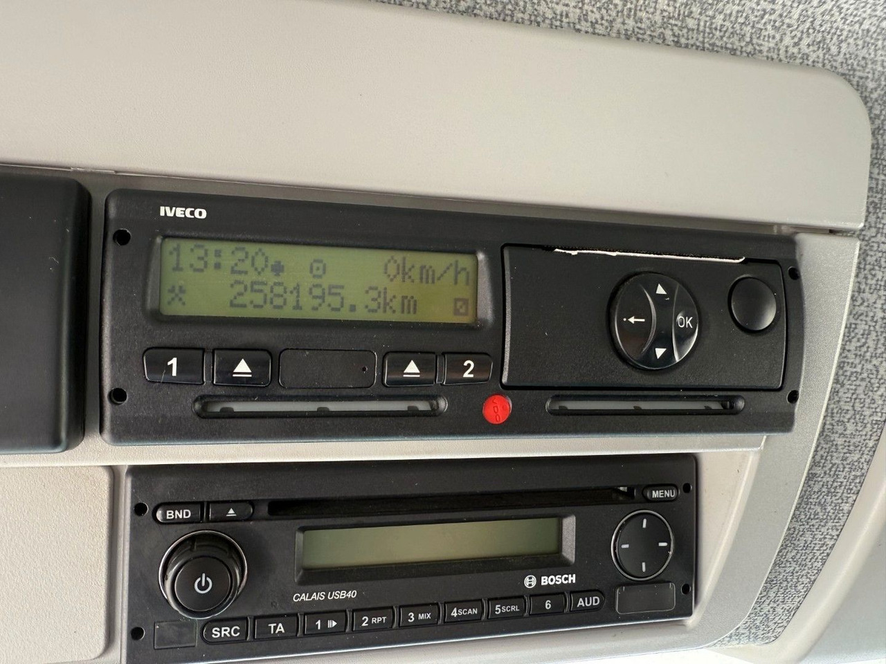 Refrigerator truck Iveco 180E32 Schmitz / Thermo King T-1200R Spectrum Iveco 180E32 Schmitz / Thermo King T-1200R Spectrum: picture 7