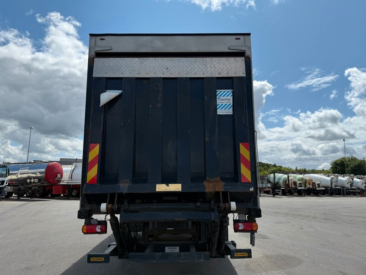 Refrigerator truck Iveco 180E32 Schmitz / Thermo King T-1200R Spectrum Iveco 180E32 Schmitz / Thermo King T-1200R Spectrum: picture 19