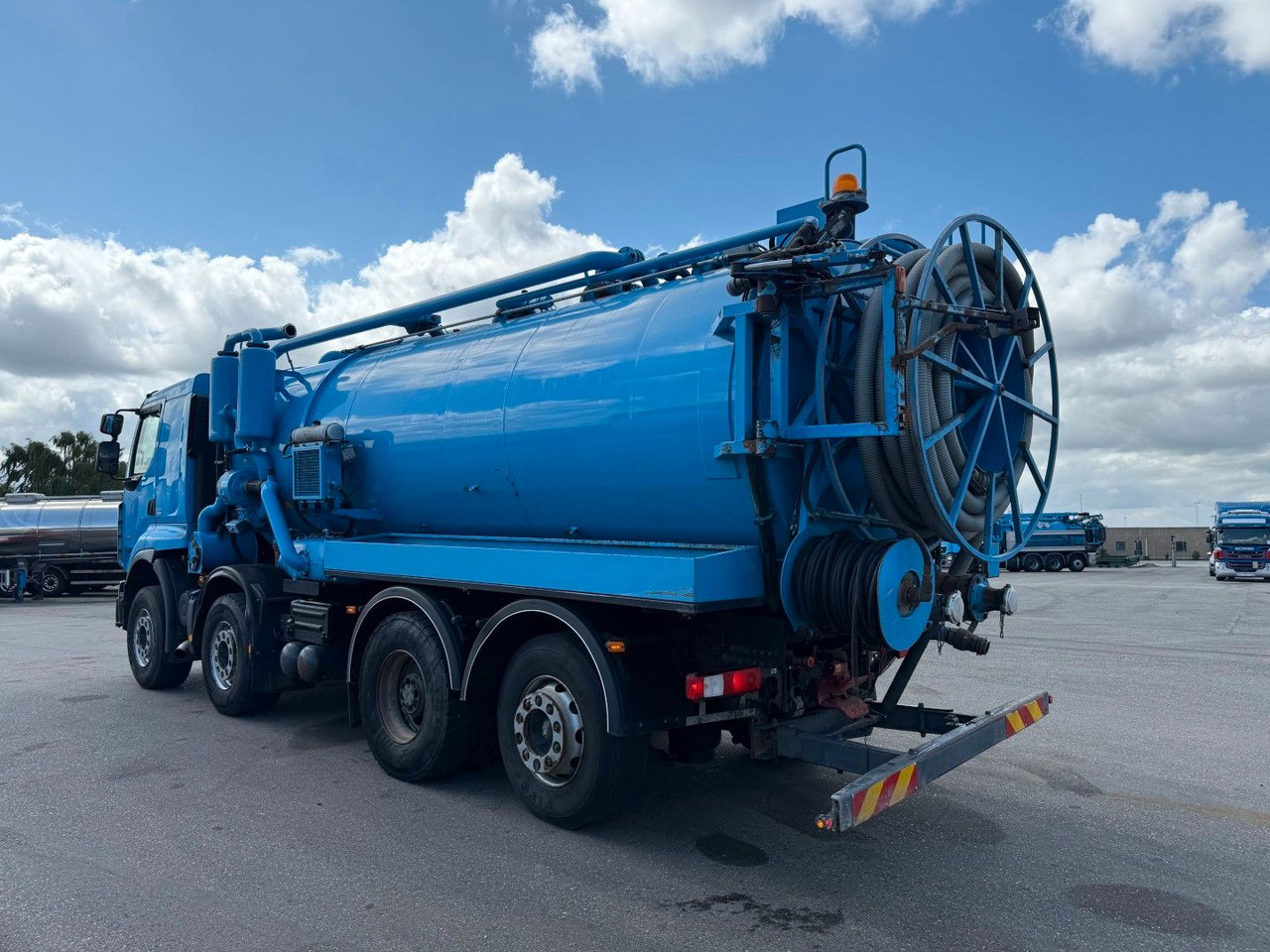 Renault Premium Lander 430.32 8x2*6 Simon Moos 18.100 L - Vacuum truck: picture 4 Renault Premium Lander 430.32 8x2*6 Simon Moos 18.100 L - Vacuum truck: picture 4