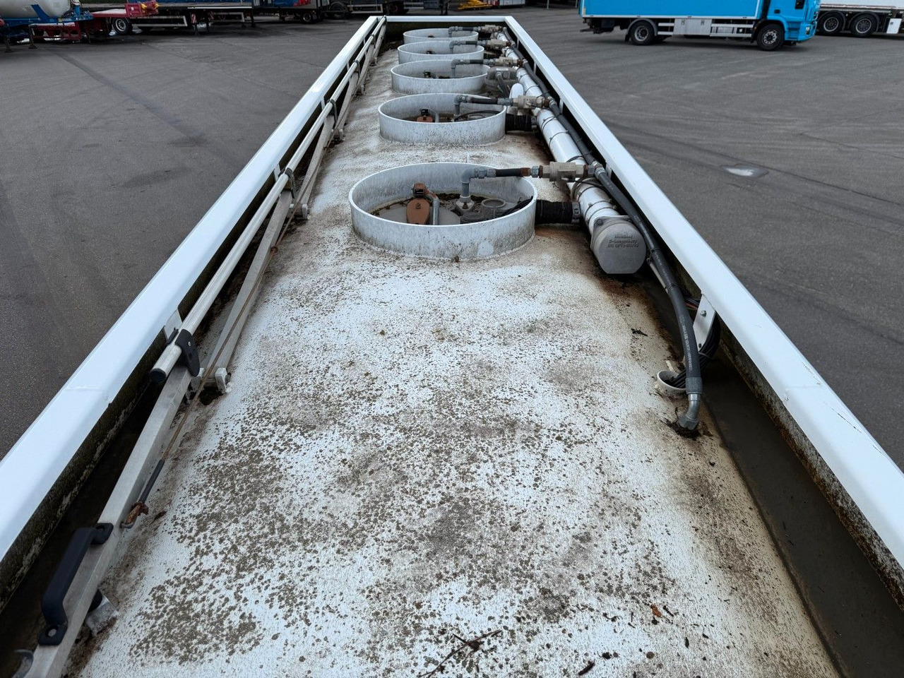 Tank truck Scania P400 8x2*6 HMK Bilcon 24.000 l. ADR Euro 5: picture 10 Tank truck Scania P400 8x2*6 HMK Bilcon 24.000 l. ADR Euro 5: picture 10