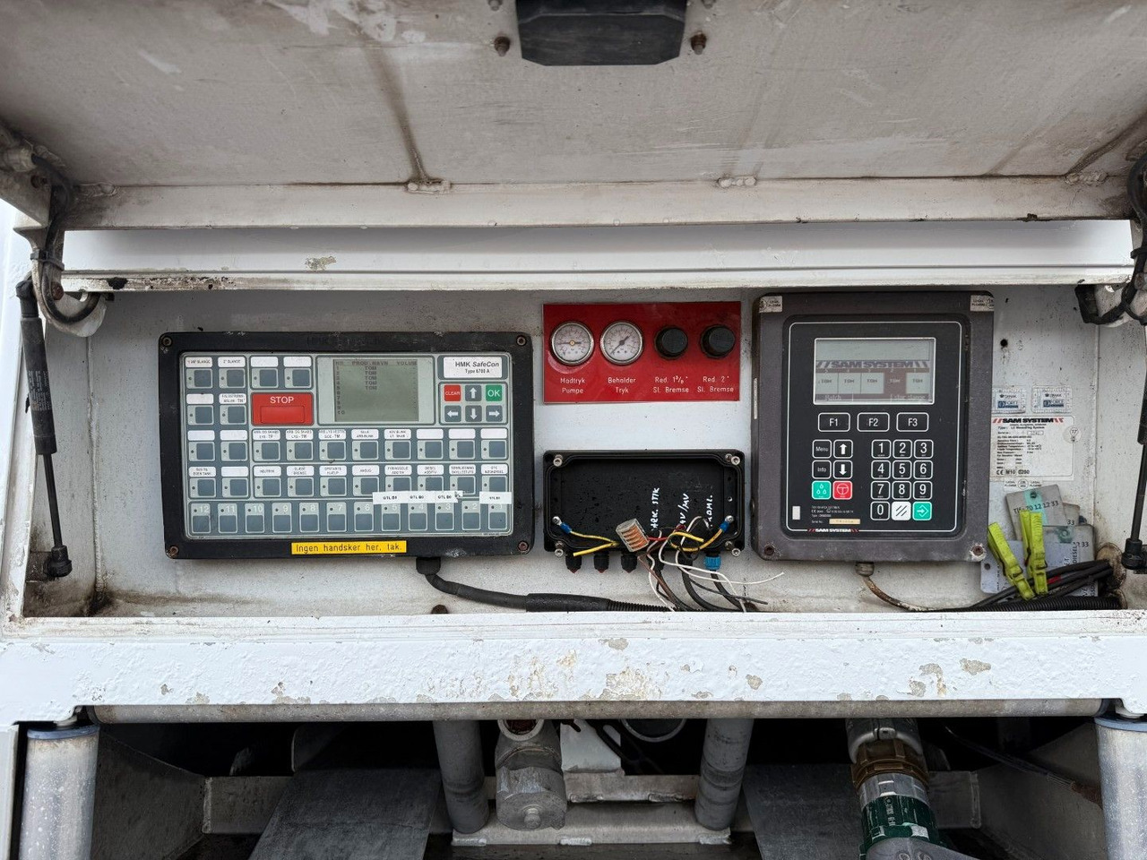 Tank truck Scania P400 8x2*6 HMK Bilcon 24.000 l. ADR Euro 5: picture 9 Tank truck Scania P400 8x2*6 HMK Bilcon 24.000 l. ADR Euro 5: picture 9