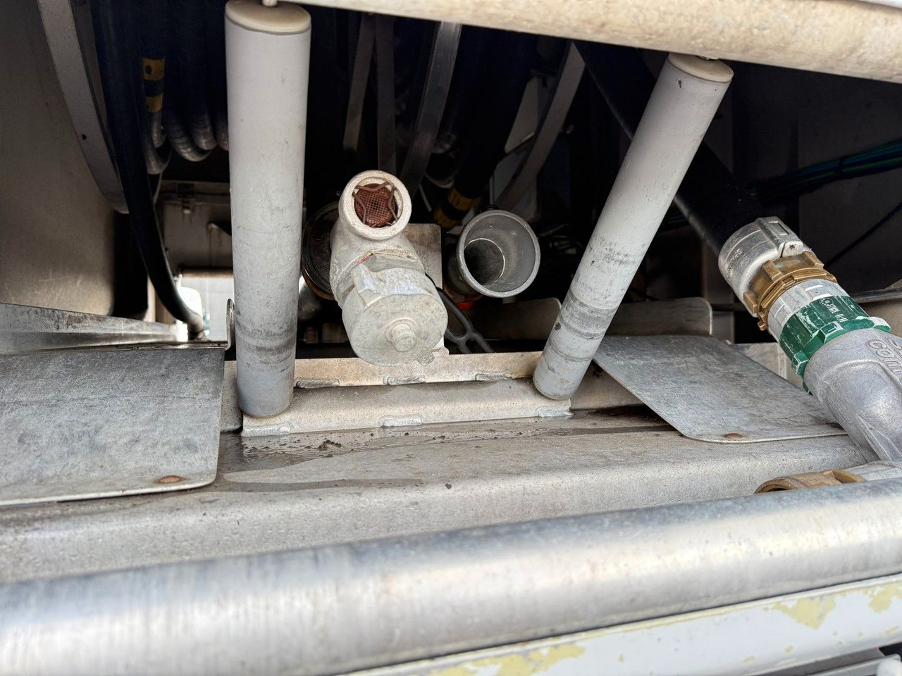 Tank truck Scania P400 8x2*6 HMK Bilcon 24.000 l. ADR Euro 5: picture 8 Tank truck Scania P400 8x2*6 HMK Bilcon 24.000 l. ADR Euro 5: picture 8