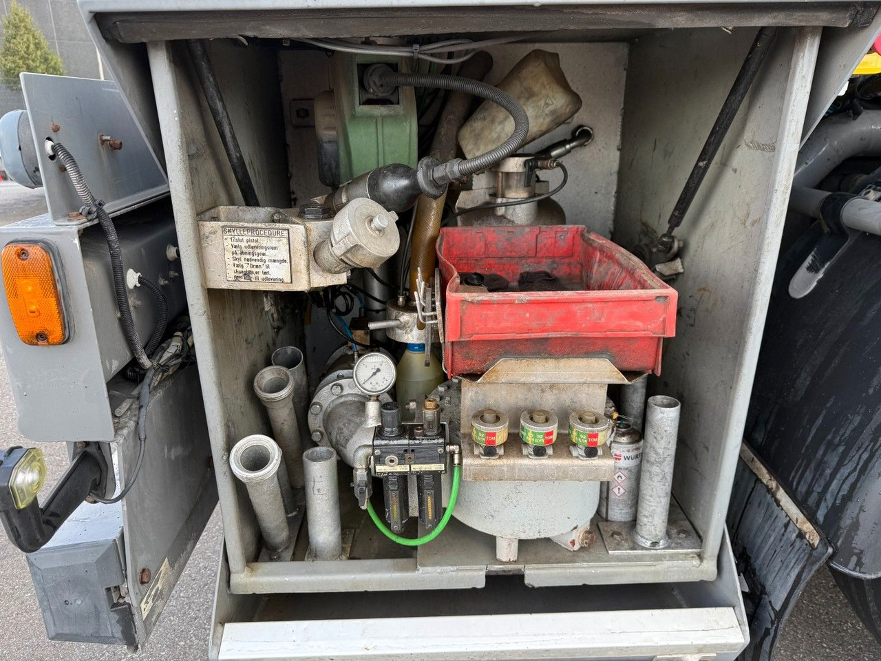 Tank truck Scania P400 8x2*6 HMK Bilcon 24.000 l. ADR Euro 5: picture 7 Tank truck Scania P400 8x2*6 HMK Bilcon 24.000 l. ADR Euro 5: picture 7