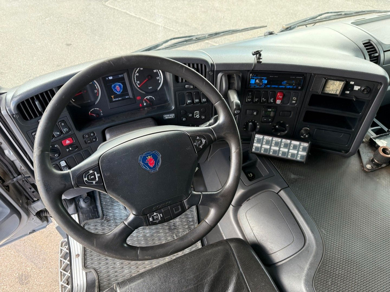 Tank truck Scania P400 8x2*6 HMK Bilcon 24.000 l. ADR Euro 5: picture 13 Tank truck Scania P400 8x2*6 HMK Bilcon 24.000 l. ADR Euro 5: picture 13