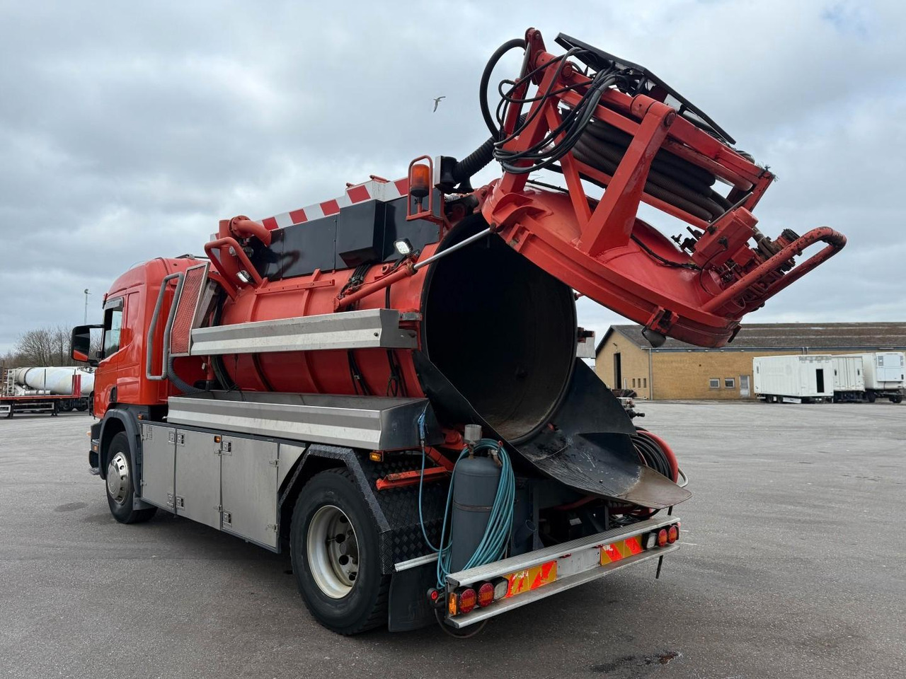 Scania P94/260 4x2 NZ SLS590 Kombi 8.400 l. - Vacuum truck: picture 5 Scania P94/260 4x2 NZ SLS590 Kombi 8.400 l. - Vacuum truck: picture 5