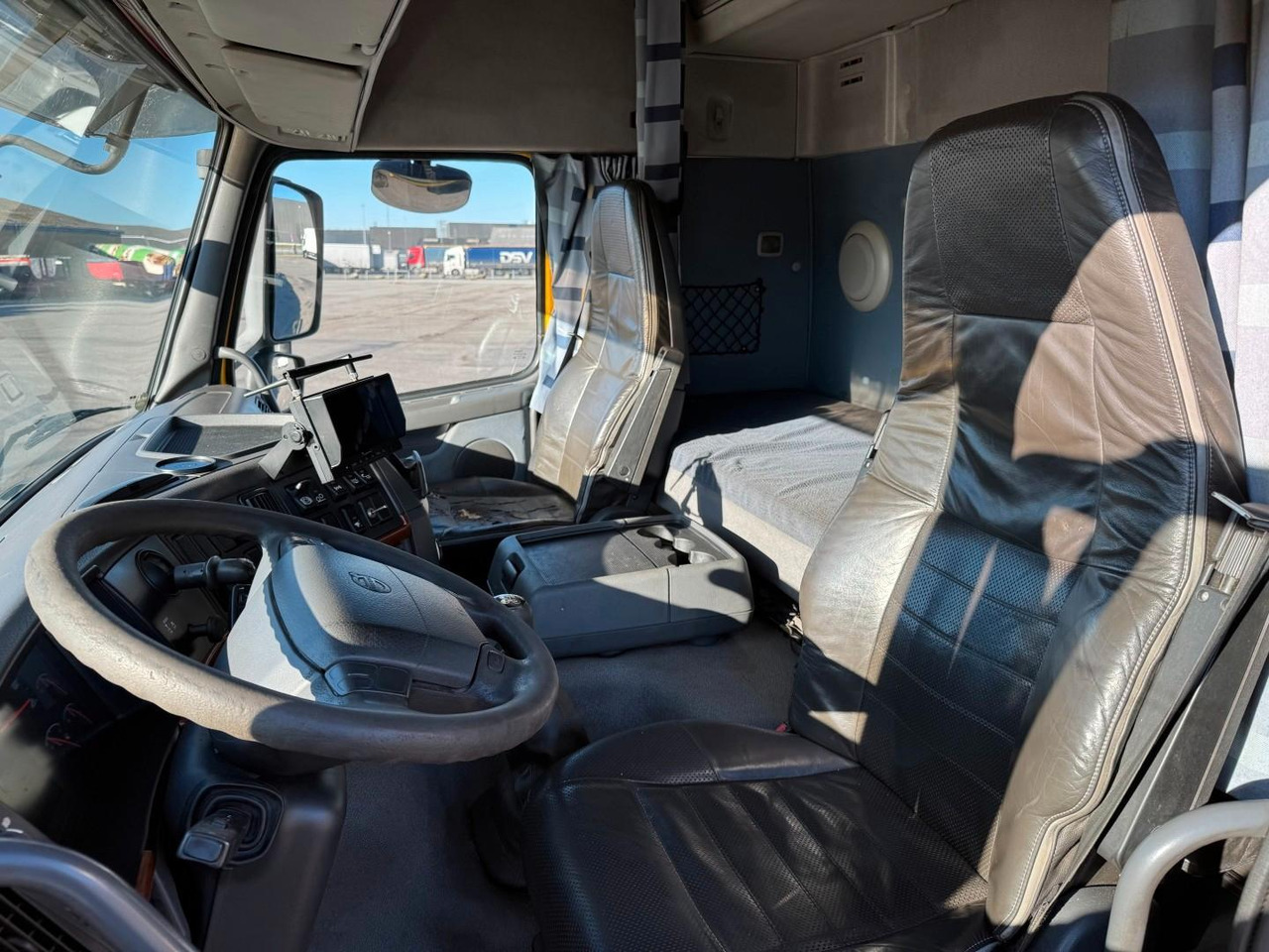 Volvo FM 340 6x2*4 Euro 5 FFG Elephant 10 m3 Volvo FM 340 6x2*4 Euro 5 FFG Elephant 10 m3 - Vacuum truck: picture 5 Volvo FM 340 6x2*4 Euro 5 FFG Elephant 10 m3 Volvo FM 340 6x2*4 Euro 5 FFG Elephant 10 m3 - Vacuum truck: picture 5