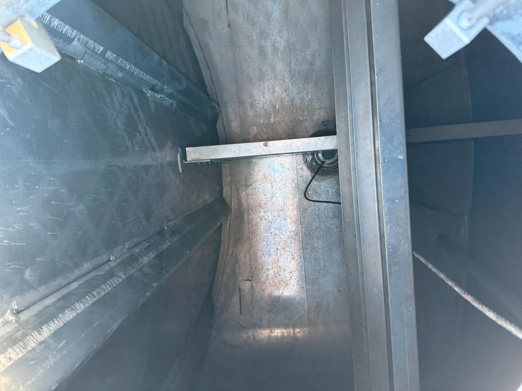 Tank truck Volvo FM460 8x2*6 24.000 l. ADR Tank Volvo FM460 8x2*6 24.000 l. ADR Tanktruck: picture 5 Tank truck Volvo FM460 8x2*6 24.000 l. ADR Tank Volvo FM460 8x2*6 24.000 l. ADR Tanktruck: picture 5