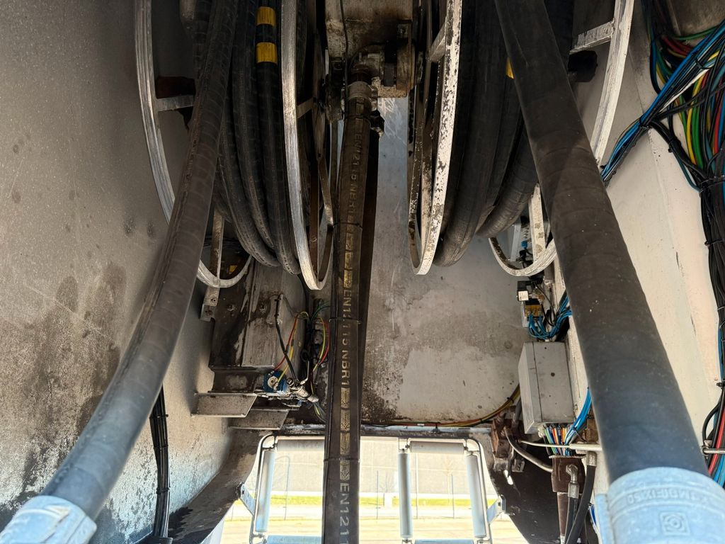 Tank truck Volvo FM460 8x2*6 24.000 l. ADR Tank Volvo FM460 8x2*6 24.000 l. ADR Tanktruck: picture 9 Tank truck Volvo FM460 8x2*6 24.000 l. ADR Tank Volvo FM460 8x2*6 24.000 l. ADR Tanktruck: picture 9