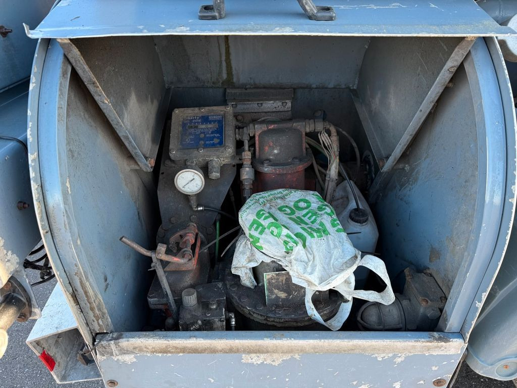 Tank truck Volvo FM460 8x2*6 24.000 l. ADR Tank Volvo FM460 8x2*6 24.000 l. ADR Tanktruck: picture 8 Tank truck Volvo FM460 8x2*6 24.000 l. ADR Tank Volvo FM460 8x2*6 24.000 l. ADR Tanktruck: picture 8