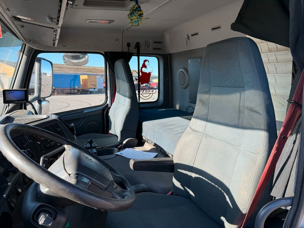 Tank truck Volvo FM460 8x2*6 24.000 l. ADR Tank Volvo FM460 8x2*6 24.000 l. ADR Tanktruck: picture 13 Tank truck Volvo FM460 8x2*6 24.000 l. ADR Tank Volvo FM460 8x2*6 24.000 l. ADR Tanktruck: picture 13