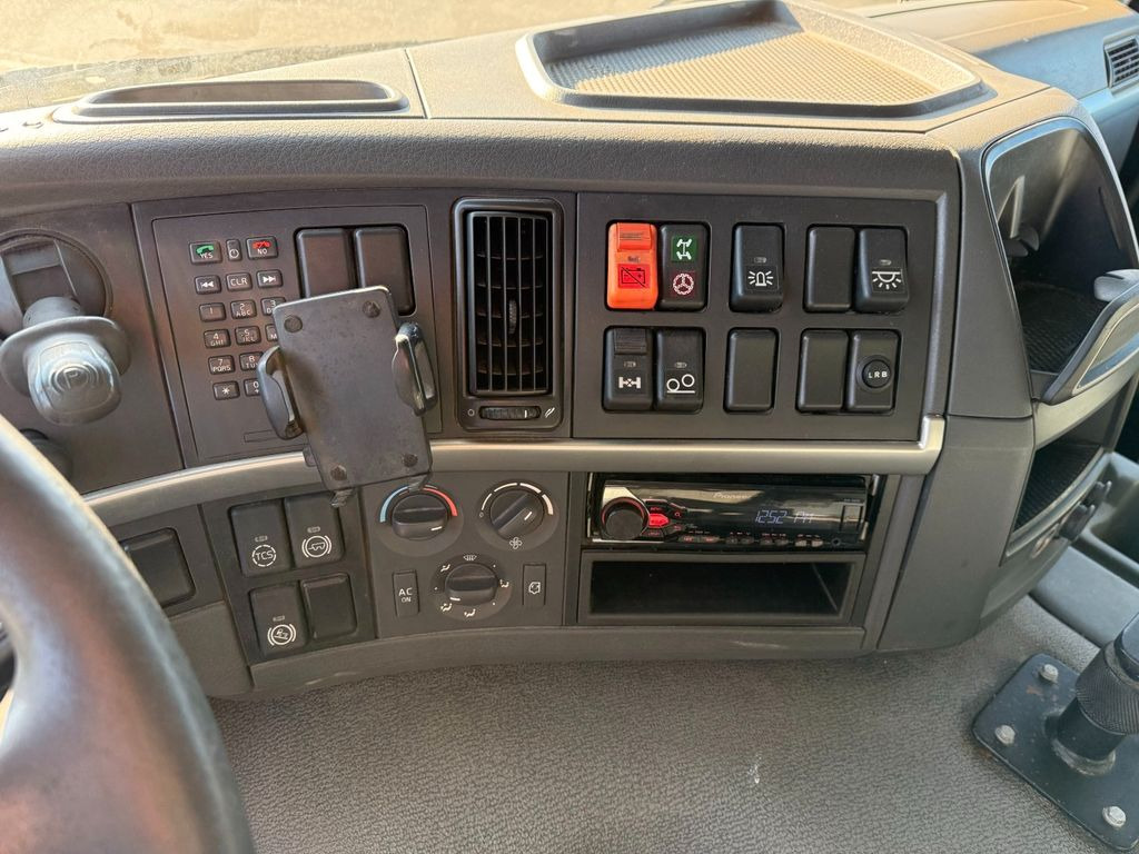 Tank truck Volvo FM460 8x2*6 24.000 l. ADR Tank Volvo FM460 8x2*6 24.000 l. ADR Tanktruck: picture 16 Tank truck Volvo FM460 8x2*6 24.000 l. ADR Tank Volvo FM460 8x2*6 24.000 l. ADR Tanktruck: picture 16