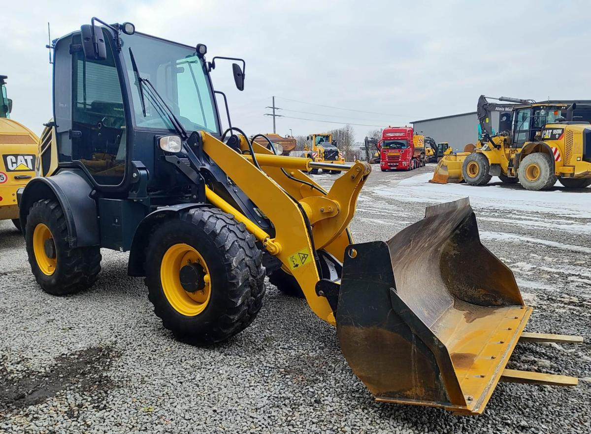 Komatsu WA80M-8 - Wheel loader: picture 3 Komatsu WA80M-8 - Wheel loader: picture 3