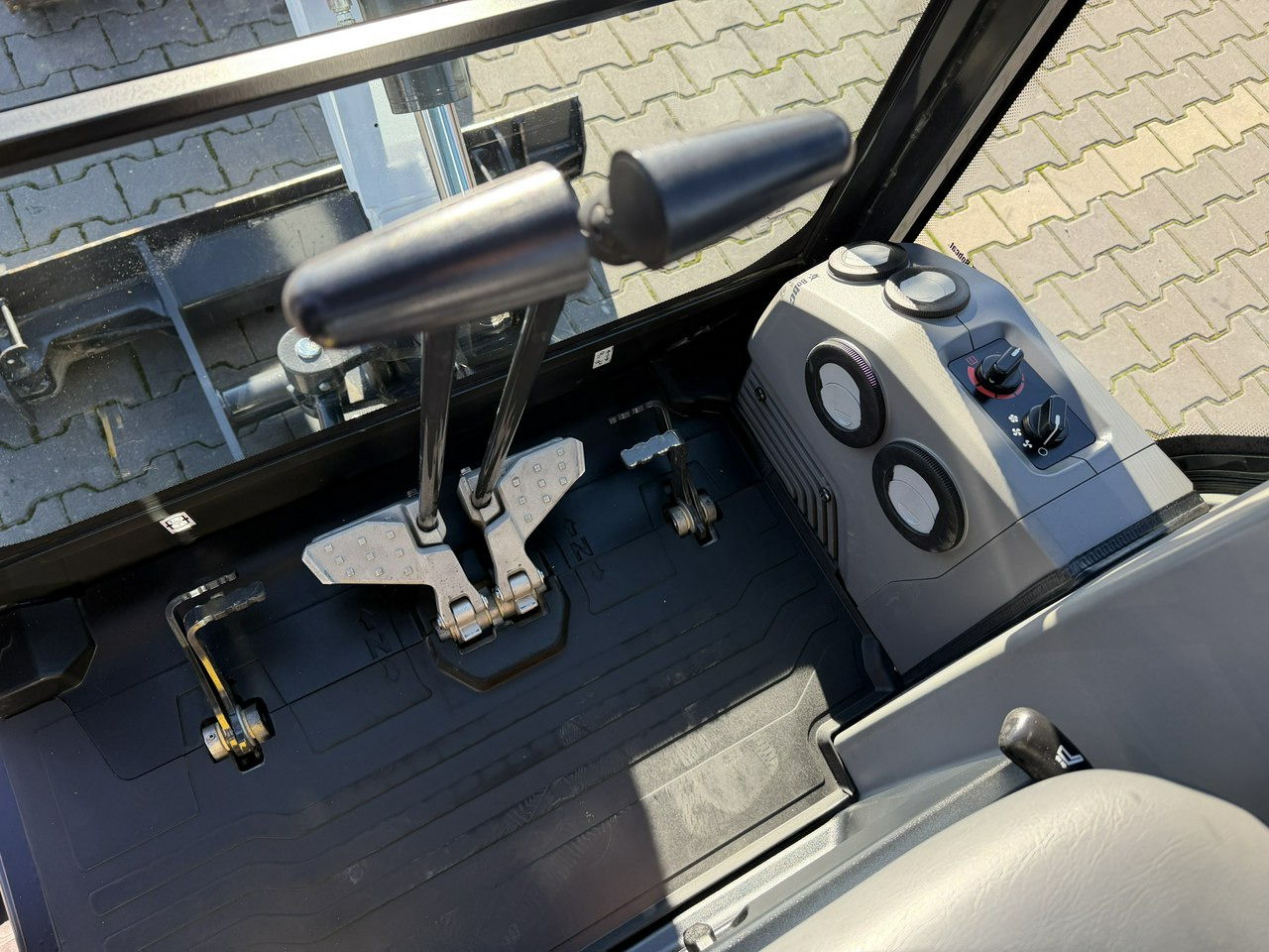 Leasing of Bobcat E19 Komplet Łyżek Mało Używana Przepracowane tylko 90mth Bobcat E19 Komplet Łyżek Mało Używana Przepracowane tylko 90mth: picture 27