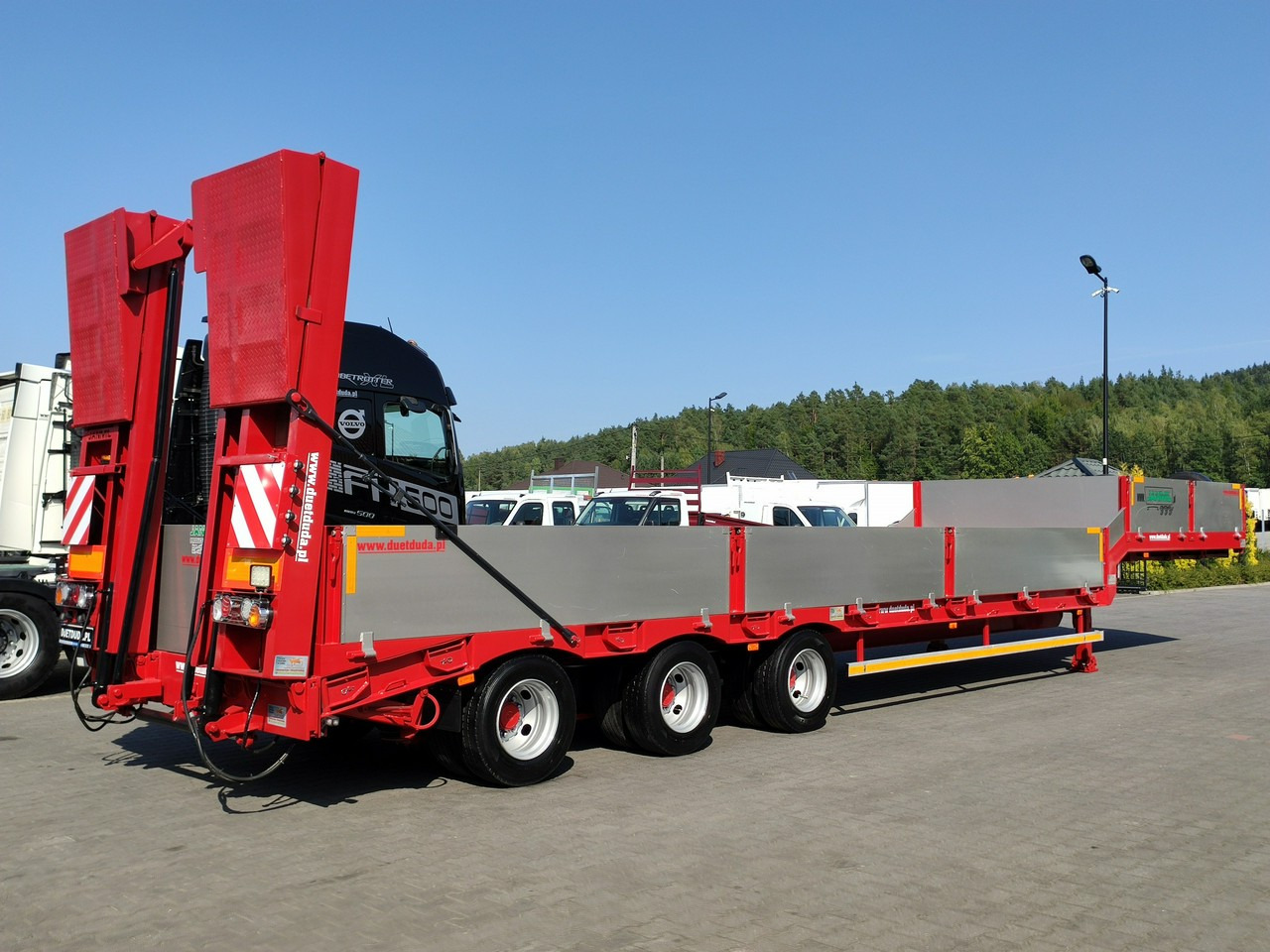 Bodex JANMIL Burtówka Laweta Niskopodłogowa Podczołgówka 3-Osie - Low loader semi-trailer: picture 4 Bodex JANMIL Burtówka Laweta Niskopodłogowa Podczołgówka 3-Osie - Low loader semi-trailer: picture 4