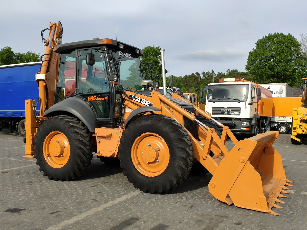 Case 695SR2-4PS - Backhoe loader: picture 2 Case 695SR2-4PS - Backhoe loader: picture 2