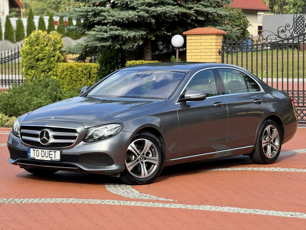 Mercedes E 220 - Sedan: picture 1 Mercedes E 220 - Sedan: picture 1