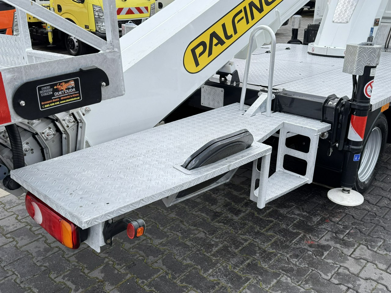 Truck mounted aerial platform Nissan Cabstar: picture 23 Truck mounted aerial platform Nissan Cabstar: picture 23