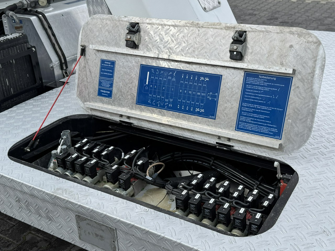 Truck mounted aerial platform Nissan Cabstar: picture 7 Truck mounted aerial platform Nissan Cabstar: picture 7