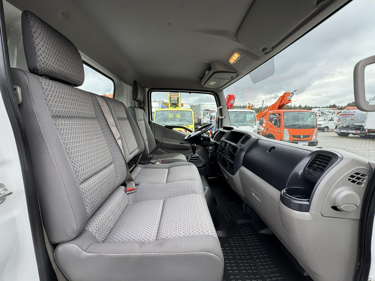 Truck mounted aerial platform Nissan Cabstar: picture 31 Truck mounted aerial platform Nissan Cabstar: picture 31