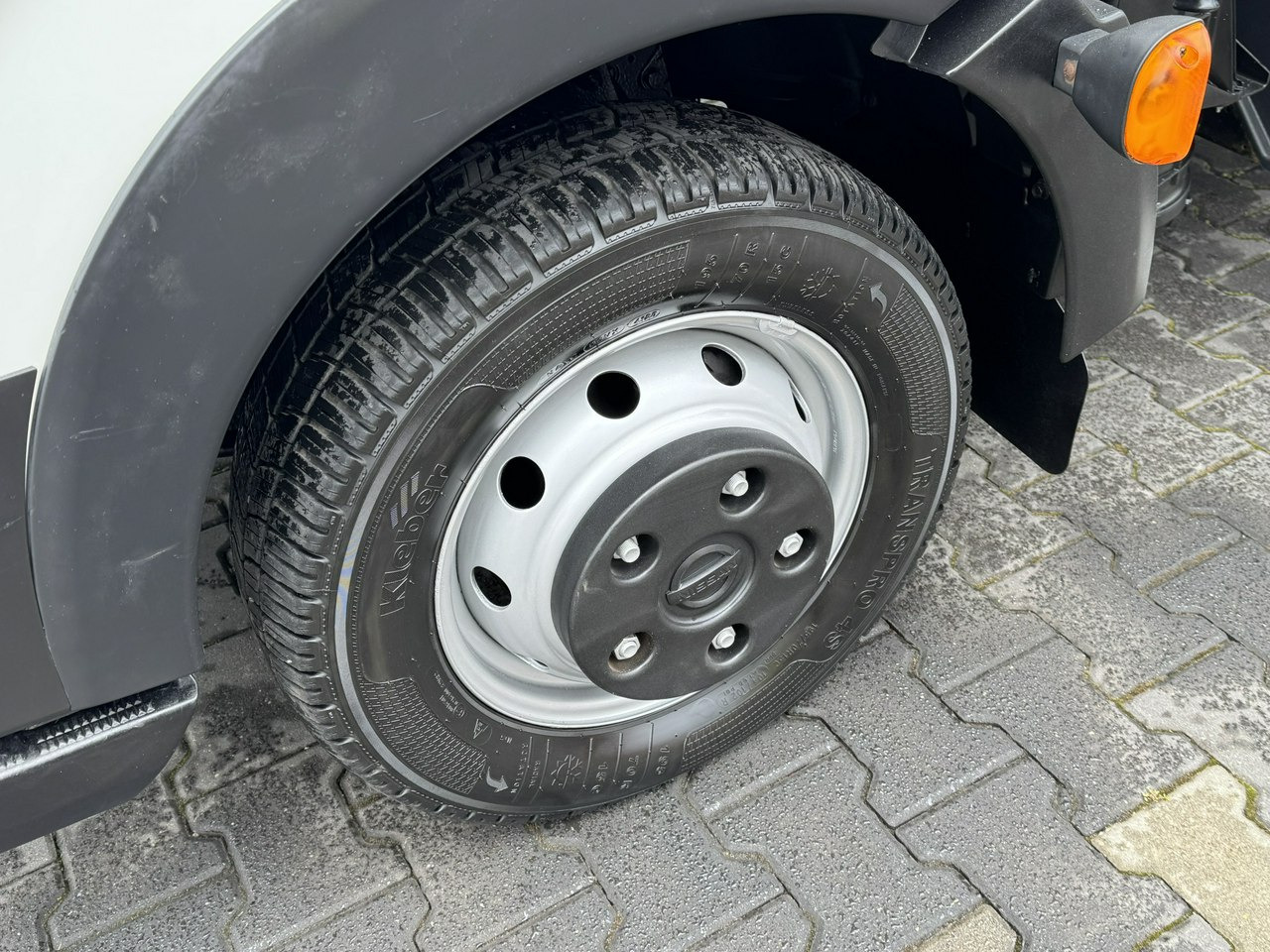 Truck mounted aerial platform Nissan Cabstar: picture 9 Truck mounted aerial platform Nissan Cabstar: picture 9