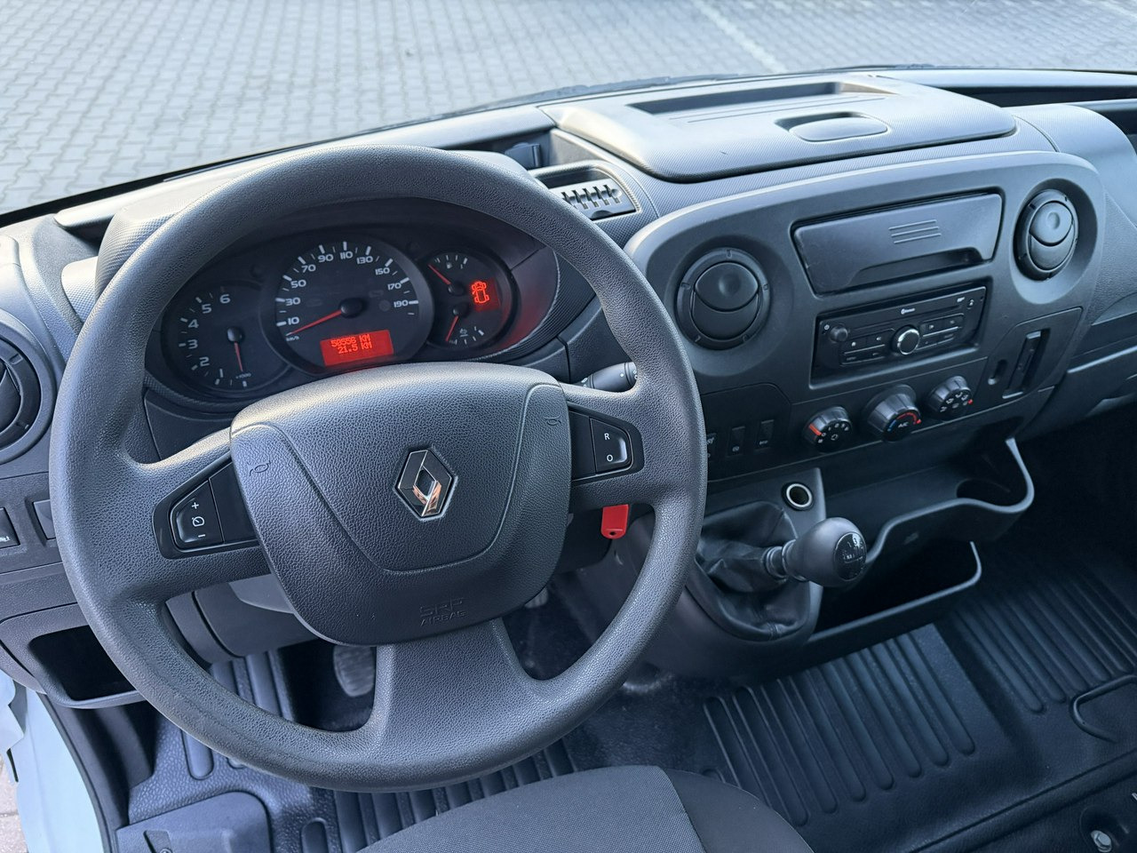 Renault Master - Tipper van: picture 5 Renault Master - Tipper van: picture 5