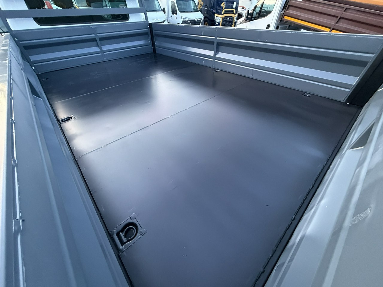 Renault Master - Tipper van: picture 4 Renault Master - Tipper van: picture 4