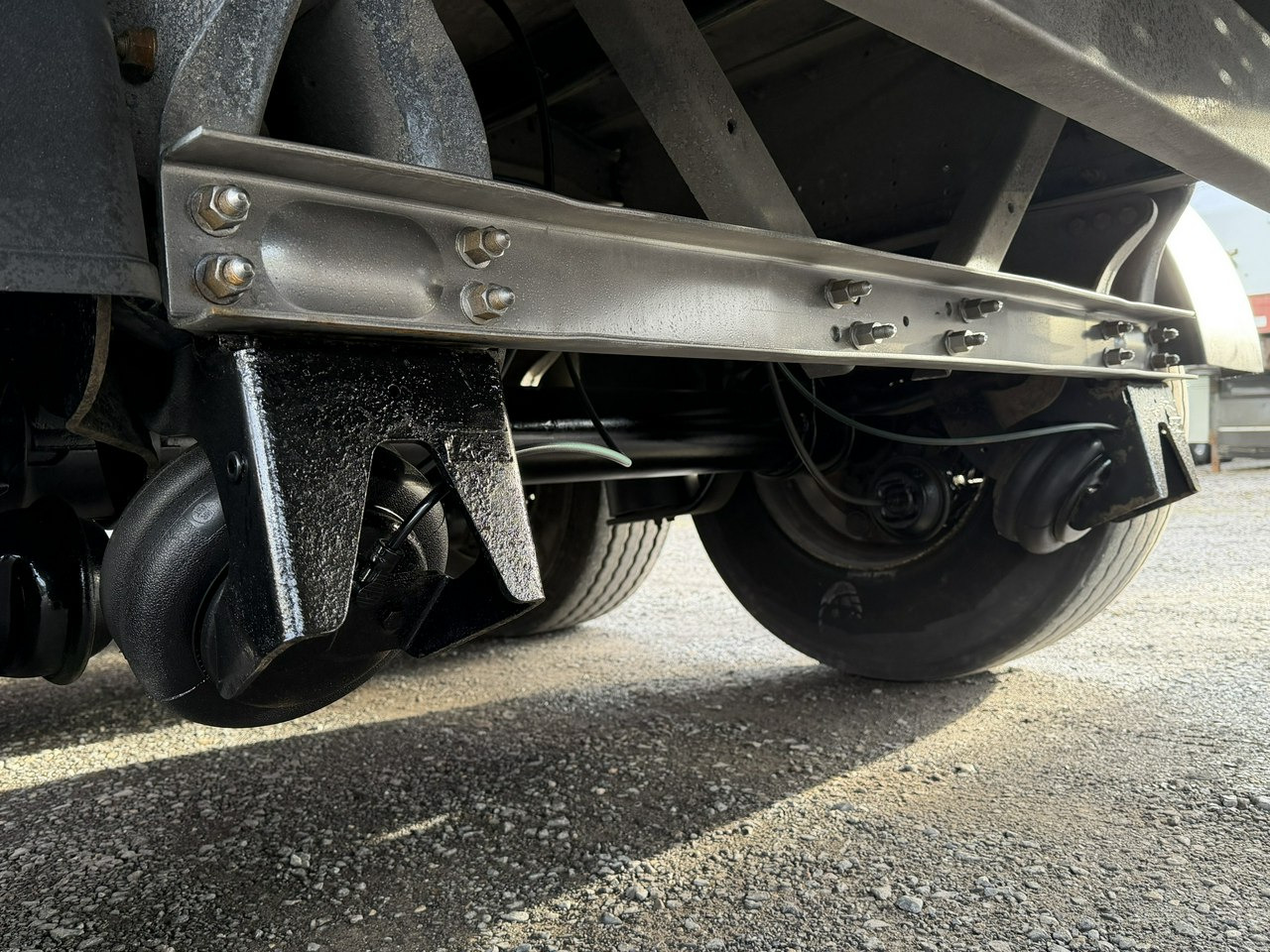 Schmitz Cargobull Standard Rama Ocynk Oś podnoszona Listopad 2018r - Curtainsider semi-trailer: picture 5 Schmitz Cargobull Standard Rama Ocynk Oś podnoszona Listopad 2018r - Curtainsider semi-trailer: picture 5