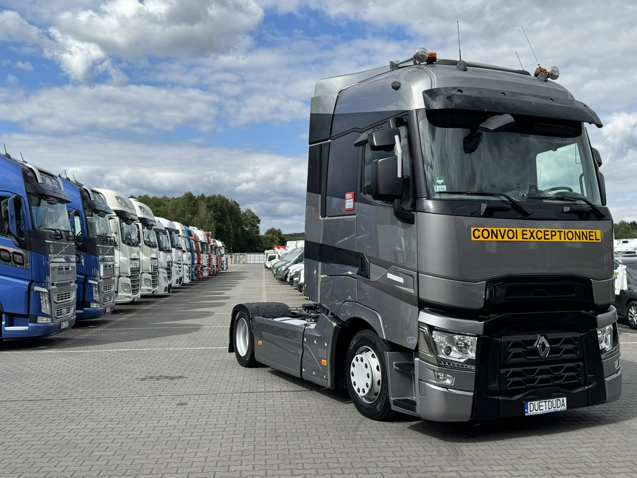 Renault Gama T 520 HIGH CAB Silnik 13litrów Euro 6 Low deck - Tractor unit: picture 1 Renault Gama T 520 HIGH CAB Silnik 13litrów Euro 6 Low deck - Tractor unit: picture 1