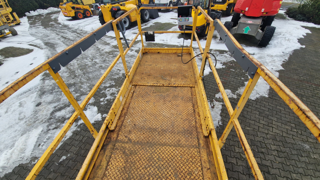 HAULOTTE Compact 12 DX - Scissor lift: picture 5 HAULOTTE Compact 12 DX - Scissor lift: picture 5