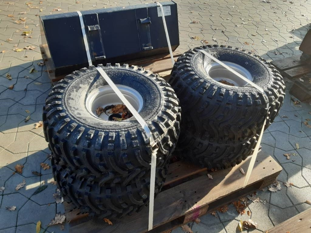 GiANT Reifensatz SK201D 22x11-8 - Tire for Construction machinery: picture 3 GiANT Reifensatz SK201D 22x11-8 - Tire for Construction machinery: picture 3